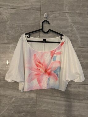SHEIN White Cropped Scoop Top with Pink Floral Print